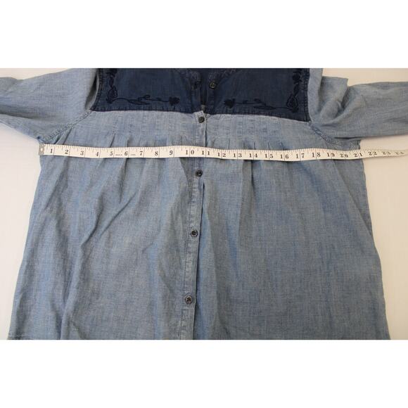 Lucky Brand Shirt Women's Size Medium Long Sleeve Chambray Colorblock Button Up - Picture 8 of 9